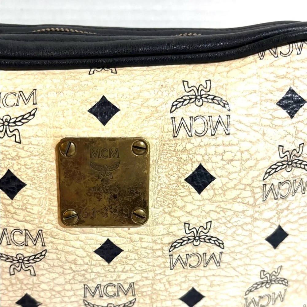 MCM vintage navy blue and Cream Bag - Picture 5 of 8